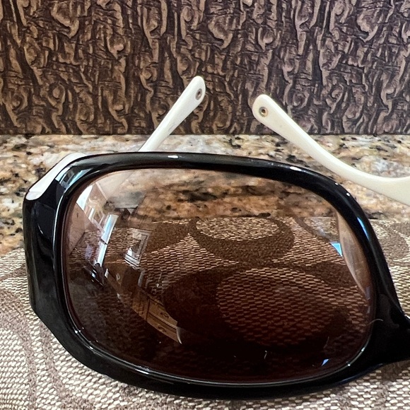 Coach Stylish Brown Sunglasses with Case - Picture 2 of 8